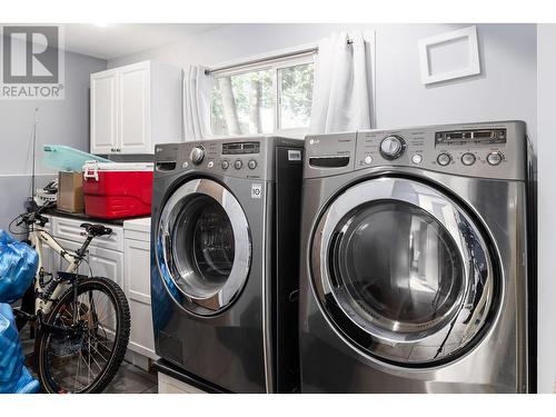 706 Renshaw Road, Kelowna, BC - Indoor Photo Showing Laundry Room