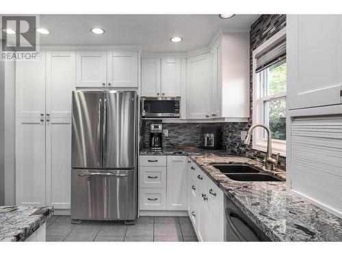 706 Renshaw Road, Kelowna, BC - Indoor Photo Showing Kitchen With Double Sink