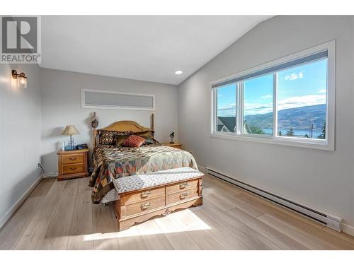 4790 Seaton Place, Peachland, BC - Indoor Photo Showing Bedroom