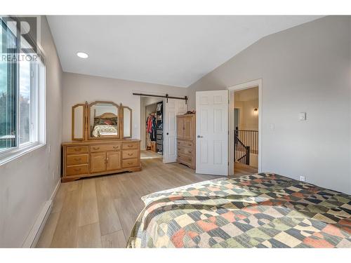 4790 Seaton Place, Peachland, BC - Indoor Photo Showing Bedroom