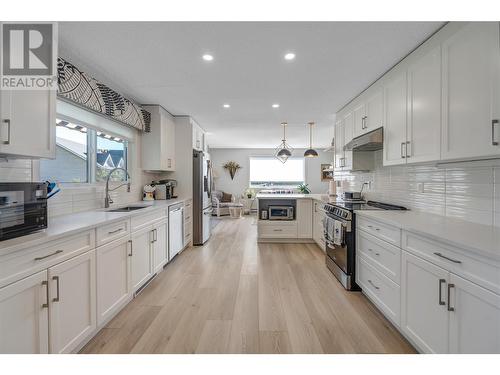 4790 Seaton Place, Peachland, BC - Indoor Photo Showing Kitchen With Upgraded Kitchen