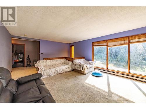 9905 6 Highway, Salmo, BC - Indoor Photo Showing Bedroom