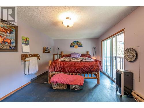 9905 6 Highway, Salmo, BC - Indoor Photo Showing Bedroom