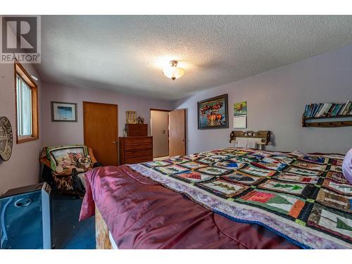 9905 6 Highway, Salmo, BC - Indoor Photo Showing Bedroom