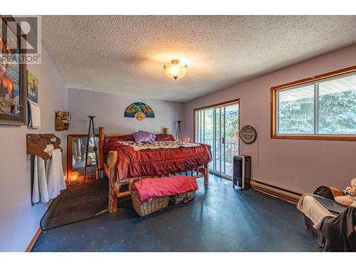 9905 6 Highway, Salmo, BC - Indoor Photo Showing Bedroom