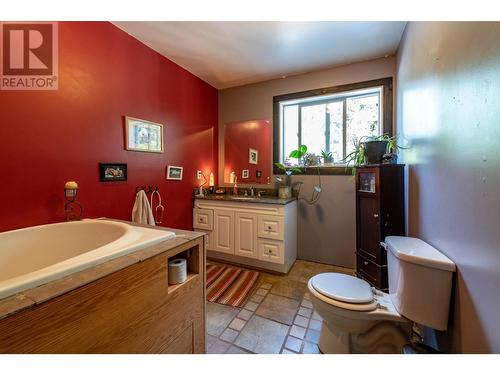 9905 6 Highway, Salmo, BC - Indoor Photo Showing Bathroom