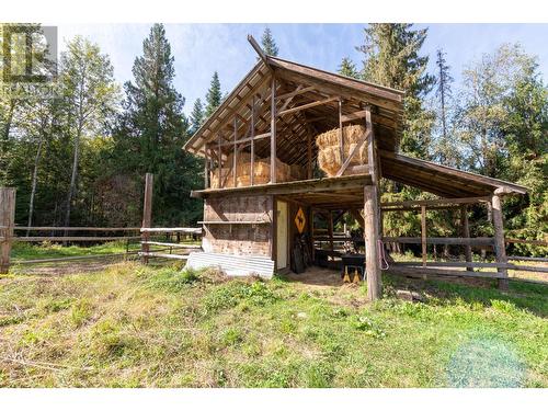 9905 6 Highway, Salmo, BC - Outdoor