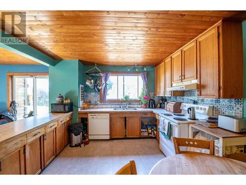 9905 6 Highway, Salmo, BC - Indoor Photo Showing Kitchen With Double Sink