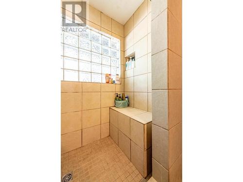 9905 6 Highway, Salmo, BC - Indoor Photo Showing Bathroom