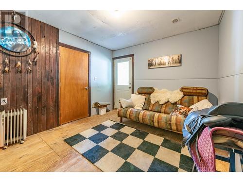 9905 6 Highway, Salmo, BC - Indoor Photo Showing Bedroom