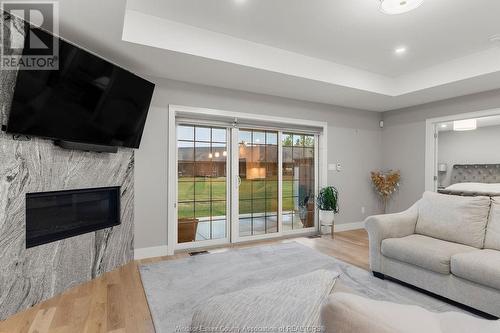 1067 Copeland Avenue, Windsor, ON - Indoor Photo Showing Living Room With Fireplace