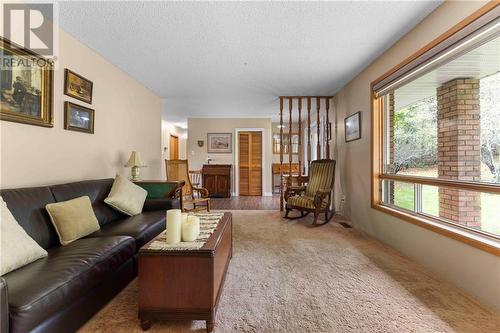 164 Eldorado Crescent, Pembroke, ON - Indoor Photo Showing Living Room