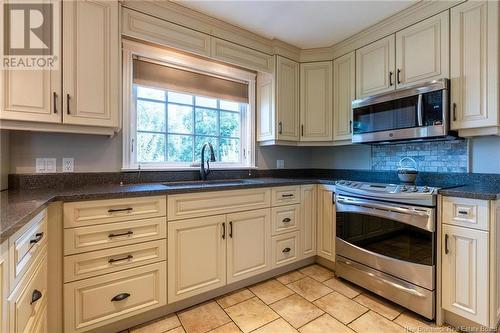 1 Heather Terrace, Fredericton, NB - Indoor Photo Showing Kitchen