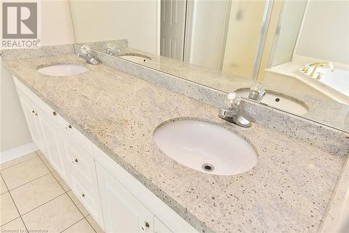 4358 Latimer Crescent, Burlington, ON - Indoor Photo Showing Bathroom