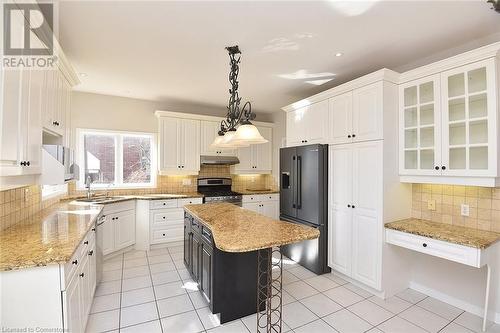 4358 Latimer Crescent, Burlington, ON - Indoor Photo Showing Kitchen