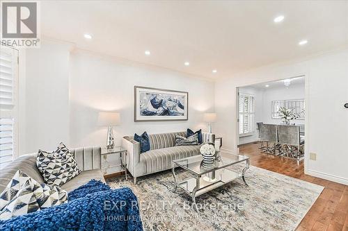 3608 Kelso Crescent, Mississauga, ON - Indoor Photo Showing Living Room