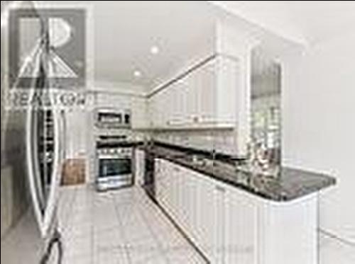 3608 Kelso Crescent, Mississauga, ON - Indoor Photo Showing Kitchen With Upgraded Kitchen