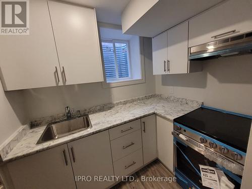 3103 Harris-Basement Crescent, Mississauga, ON - Indoor Photo Showing Kitchen