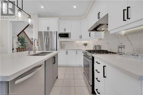 3079 Neyagawa Boulevard, Oakville, ON - Indoor Photo Showing Kitchen With Stainless Steel Kitchen With Double Sink With Upgraded Kitchen