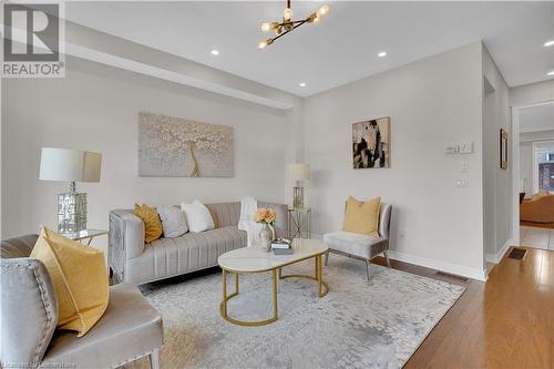 3079 Neyagawa Boulevard, Oakville, ON - Indoor Photo Showing Living Room