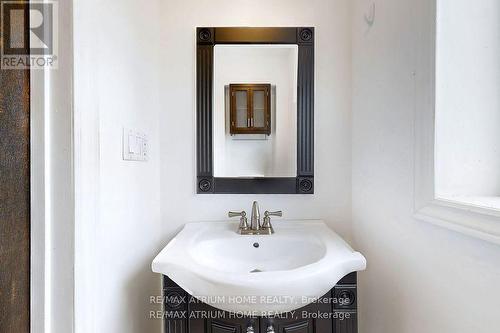 1242 Alexandra Avenue, Mississauga, ON - Indoor Photo Showing Bathroom