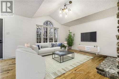 4751 Pearl Road, Prescott And Russell, ON - Indoor Photo Showing Living Room