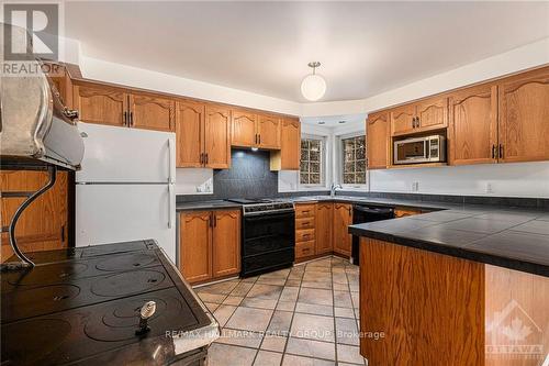 4751 Pearl Road, Prescott And Russell, ON - Indoor Photo Showing Kitchen