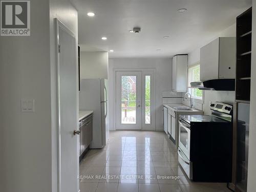 3274 Mississauga Road, Mississauga, ON - Indoor Photo Showing Kitchen With Double Sink