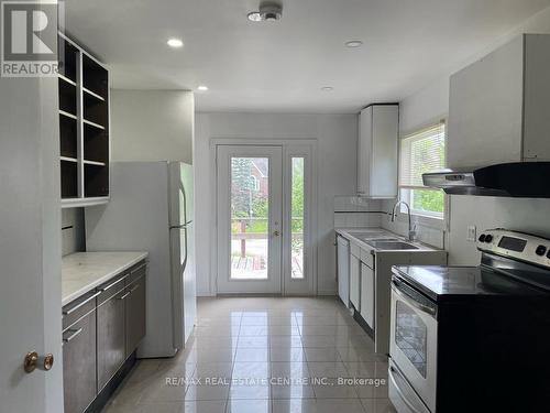 3274 Mississauga Road, Mississauga, ON - Indoor Photo Showing Kitchen