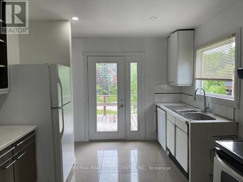 3274 Mississauga Road, Mississauga, ON - Indoor Photo Showing Kitchen With Double Sink