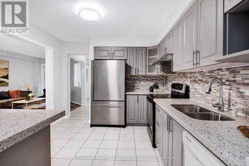 22 Southwell Place, Brampton, ON - Indoor Photo Showing Kitchen With Double Sink With Upgraded Kitchen