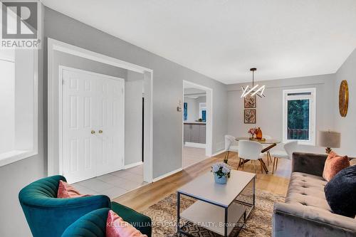 22 Southwell Place, Brampton, ON - Indoor Photo Showing Living Room