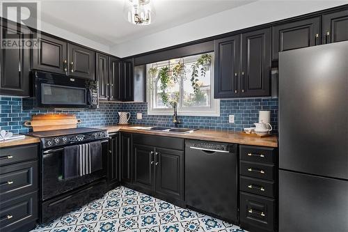 108 Windsor Drive, Brockville, ON - Indoor Photo Showing Kitchen With Double Sink