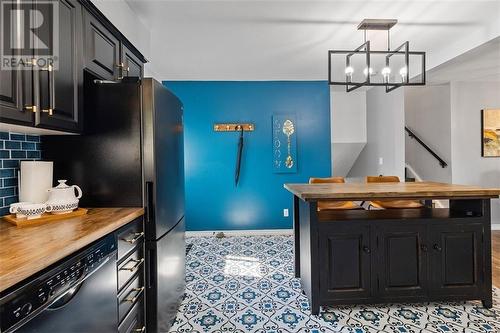 108 Windsor Drive, Brockville, ON - Indoor Photo Showing Kitchen