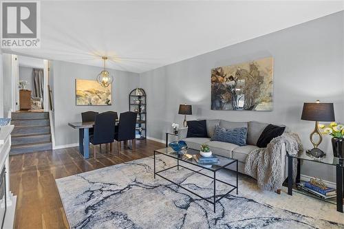 108 Windsor Drive, Brockville, ON - Indoor Photo Showing Living Room