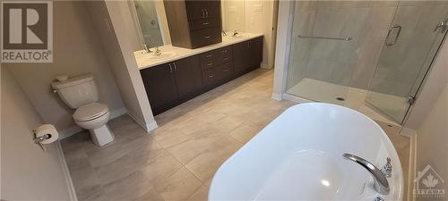 5-piece ensuite - 82 Green Ash Avenue, Ottawa, ON - Indoor Photo Showing Bathroom