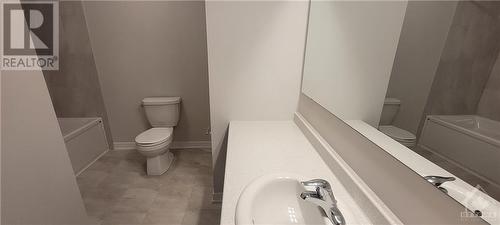 Main Bathroom - 82 Green Ash Avenue, Ottawa, ON - Indoor Photo Showing Bathroom