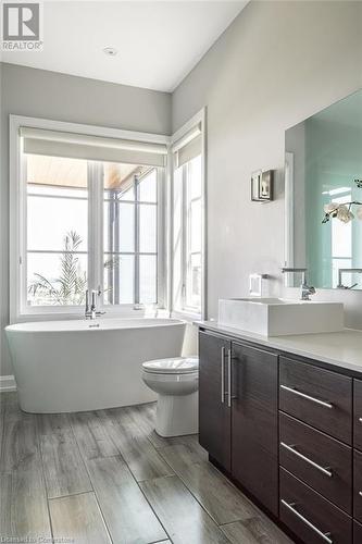 Five Piece Bathroom With Fireplace - 147 Mountain Park Avenue, Hamilton, ON - Indoor Photo Showing Bathroom