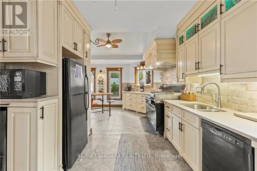 22 Robinson Street S, Grimsby, ON - Indoor Photo Showing Kitchen With Double Sink