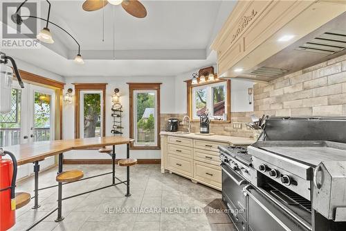 22 Robinson Street S, Grimsby, ON - Indoor Photo Showing Kitchen