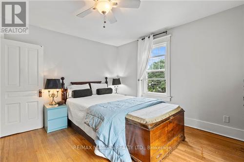 22 Robinson Street S, Grimsby, ON - Indoor Photo Showing Bedroom