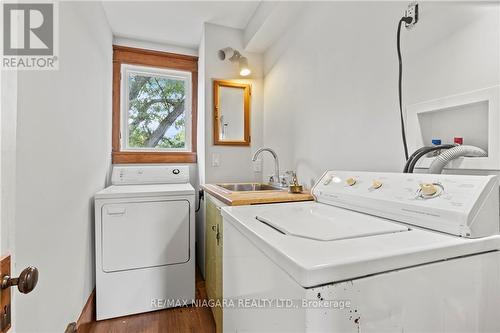 22 Robinson Street S, Grimsby, ON - Indoor Photo Showing Laundry Room