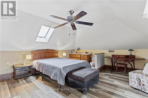 22 Robinson Street S, Grimsby, ON - Indoor Photo Showing Bedroom