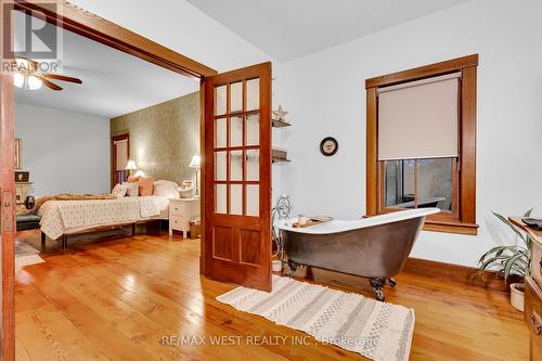 7817 Side Rd 10 Road, Centre Wellington, ON - Indoor Photo Showing Bedroom