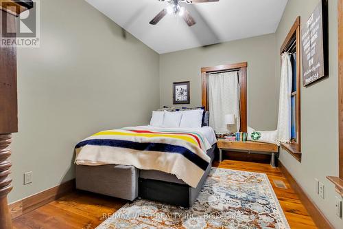 7817 Side Rd 10 Road, Centre Wellington, ON - Indoor Photo Showing Bedroom