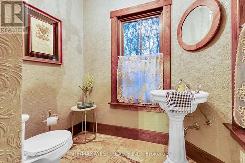 7817 Side Rd 10 Road, Centre Wellington, ON - Indoor Photo Showing Bathroom