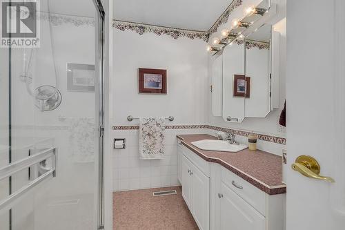 1980 Ethel Street, Kelowna, BC - Indoor Photo Showing Bathroom