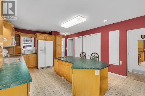 1980 Ethel Street, Kelowna, BC - Indoor Photo Showing Kitchen