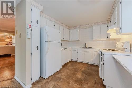 250 Kingswood Drive Unit# 1, Kitchener, ON - Indoor Photo Showing Kitchen With Double Sink