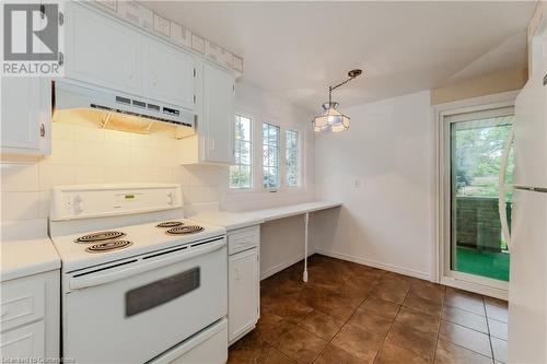 250 Kingswood Drive Unit# 1, Kitchener, ON - Indoor Photo Showing Kitchen